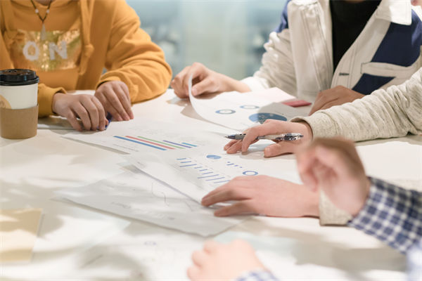 員工培訓無效、成長慢，人力資源管理怎樣定制高效方案？