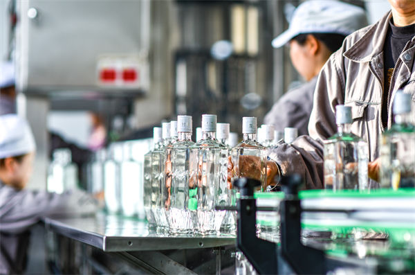 制造業(yè)管理分析：外貿(mào)廠家緊急召回員工三班倒趕工