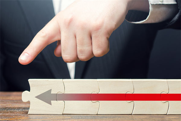 戰(zhàn)略執(zhí)行層層衰減，集團(tuán)管控如何確保目標(biāo)精準(zhǔn)落地？