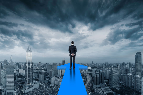 面對(duì)不確定性環(huán)境，企業(yè)如何制定靈活的戰(zhàn)略應(yīng)對(duì)方案？