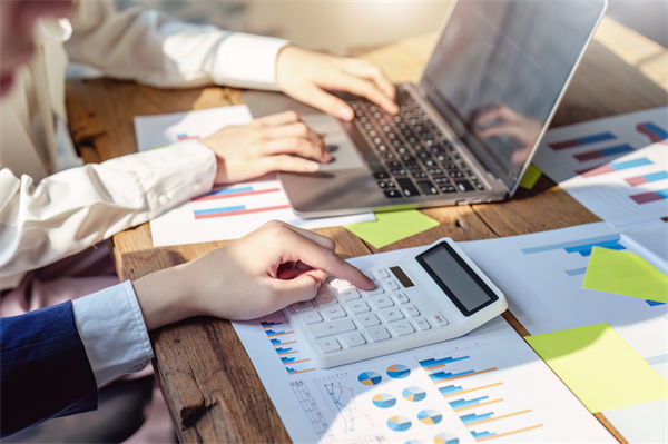 榴蓮價(jià)格暴跌50%，有人買(mǎi)了50箱，預(yù)算管理怎么看？