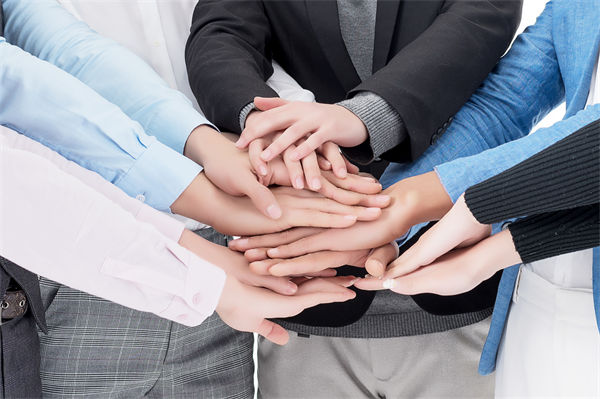 強(qiáng)行復(fù)制標(biāo)桿企業(yè)文化，自身組織基因是否被無視？