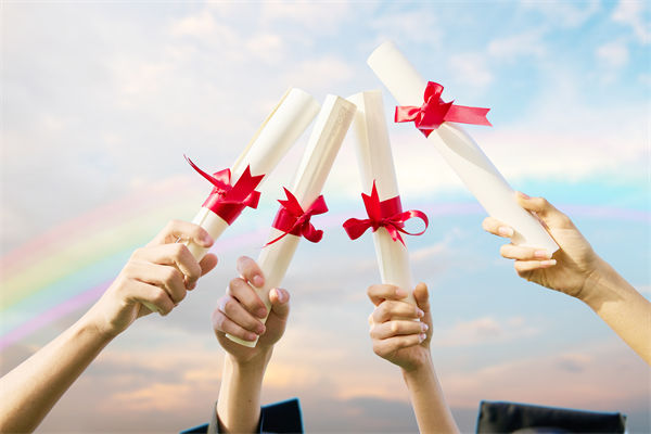 企業(yè)文化分析：錄取通知書加廣告，涉事學(xué)校被約談